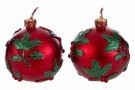 Set di 2 candele a forma di sfera natalizia rosse (cod. 38556), diametro 6 cm, decorazione festiva profumata per celebrazioni, curata da Bomboniere Cupido Trapani.